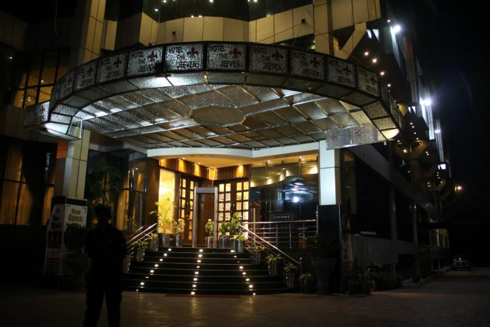 The Jeevens Hotel Sialkot Exterior photo